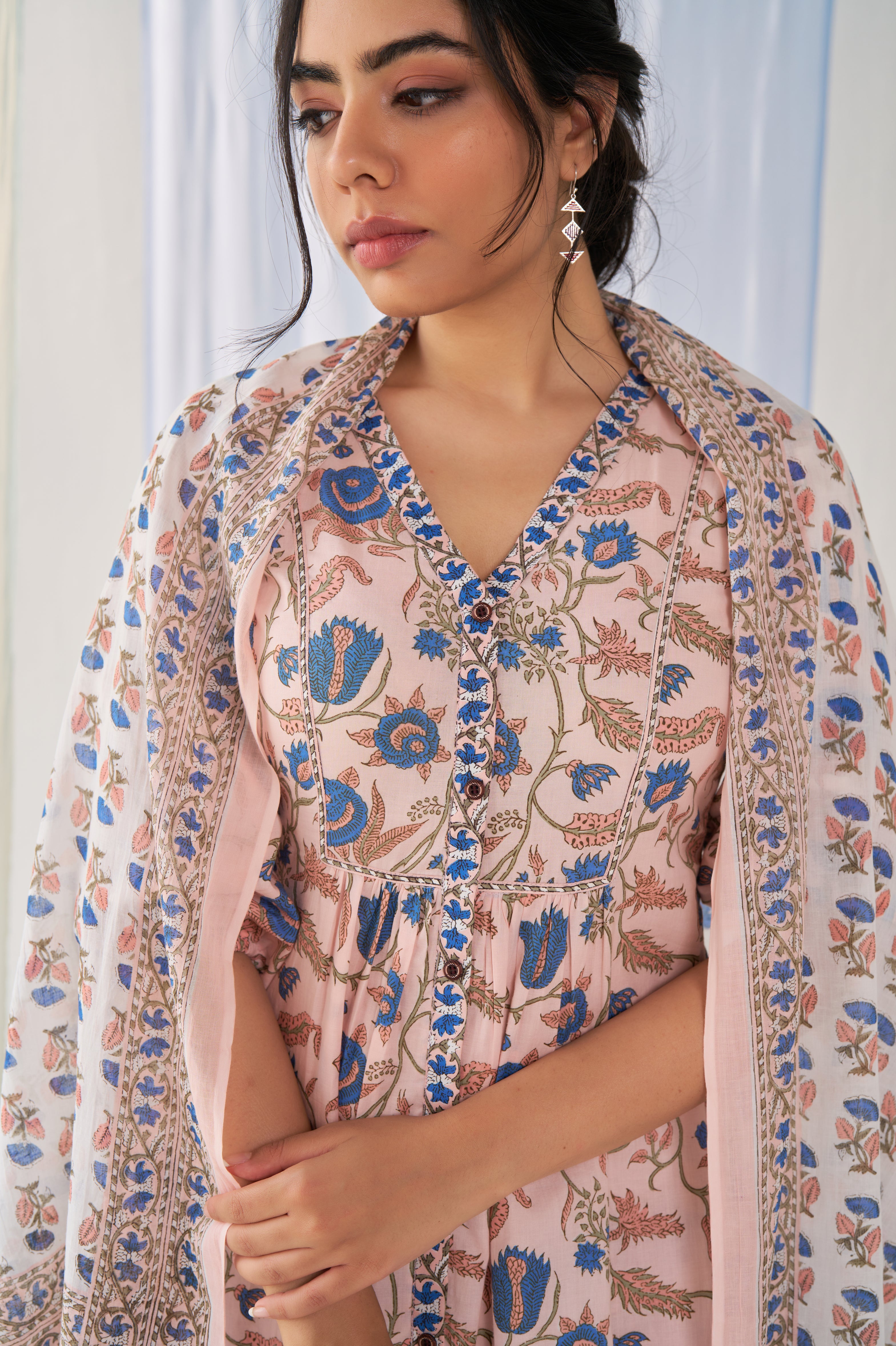 Falak- Adaara floral faded pink and blue Suit set with pant and dupatta