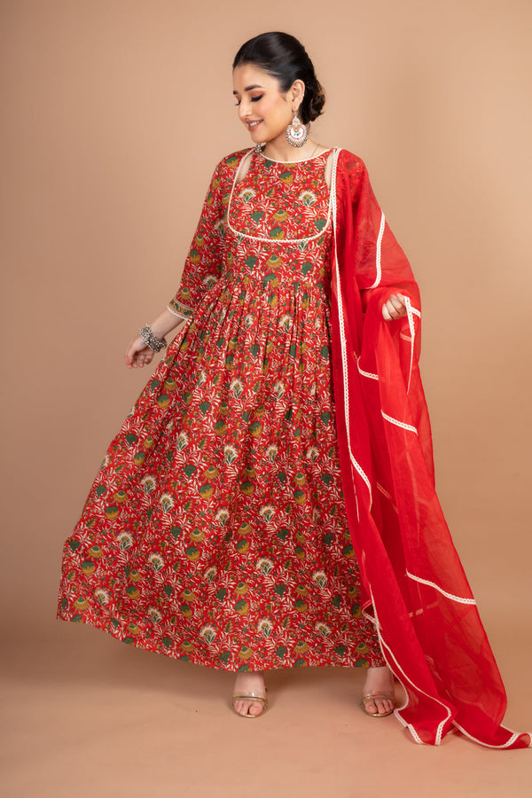 Netra- Adaara Red Floral Print Suit Set with crochet detail and Organza Dupatta - Adaara